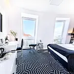 Bayjonn Boutique 4*