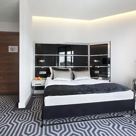 Bayjonn Boutique Hotel 4*